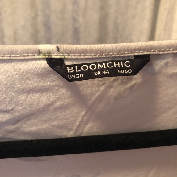 NWOT Bloomchic Gray Floral Print Flutter Sleeve V-Neck Blouse Plus Size 30 / 6X - Picture 3 of 3